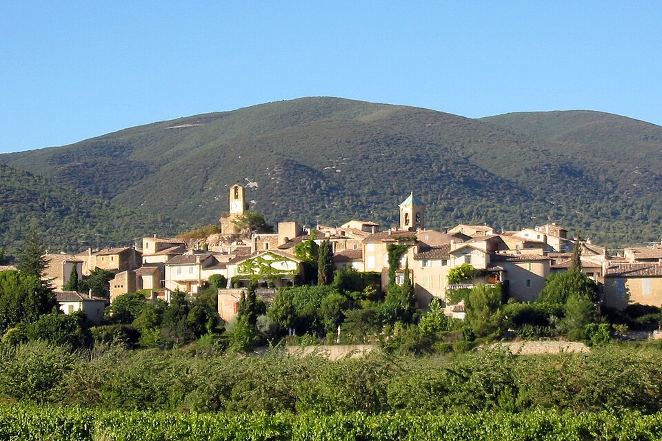 Village de Lourmarin au pied du Sud Luberon